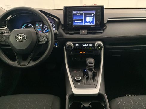 Used 2021 Toyota RAV4 XLE AWD/4WD image 19