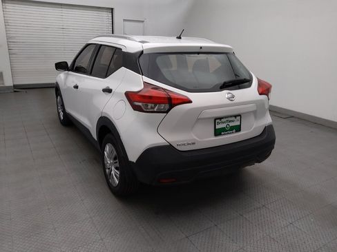 Used 2019 Nissan Kicks S FWD image 5