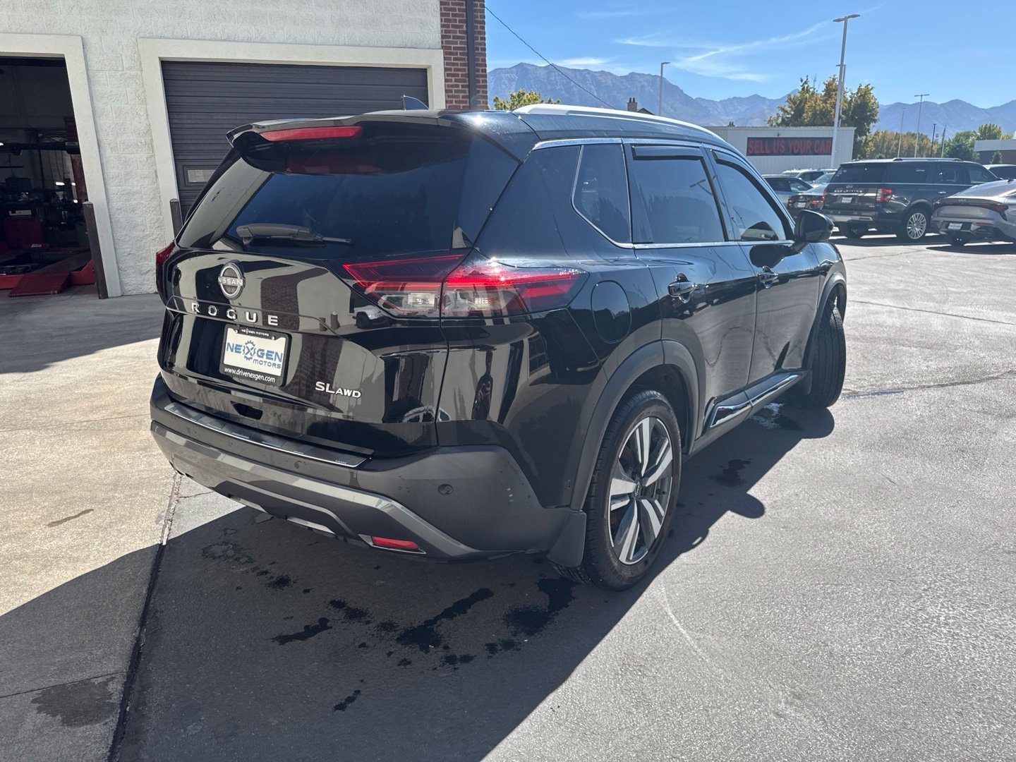 Used 2023 Nissan Rogue SL w/ SL Premium Package AWD/4WD image 8