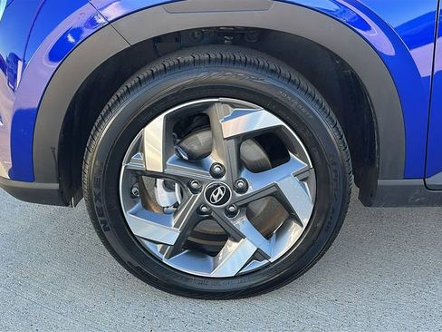 Used 2025 Hyundai Venue SEL image 7