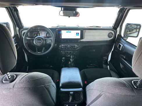 Used 2024 Jeep Wrangler Unlimited AWD/4WD image 10
