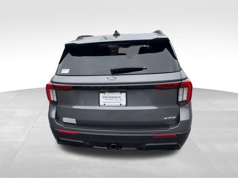 Used 2025 Ford Explorer ST-Line w/ ST-Line Street Pack AWD/4WD image 8