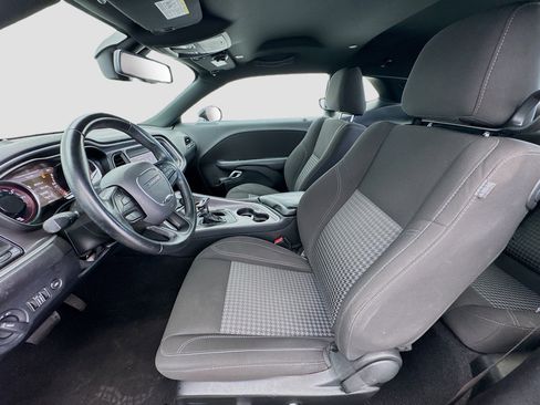 Used 2022 Dodge Challenger SXT RWD image 13