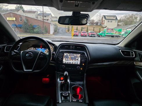 Used 2016 Nissan Maxima Platinum w/ Interior Lighting Package image 18