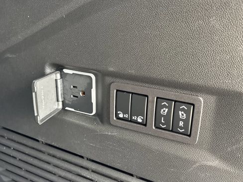 Used 2023 Chevrolet Tahoe High Country image 6