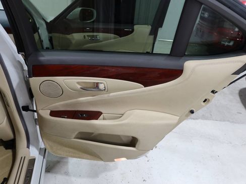 Used 2012 Lexus LS 460 w/ Comfort Pkg RWD image 30