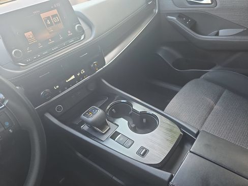Used 2021 Nissan Rogue SV FWD image 24
