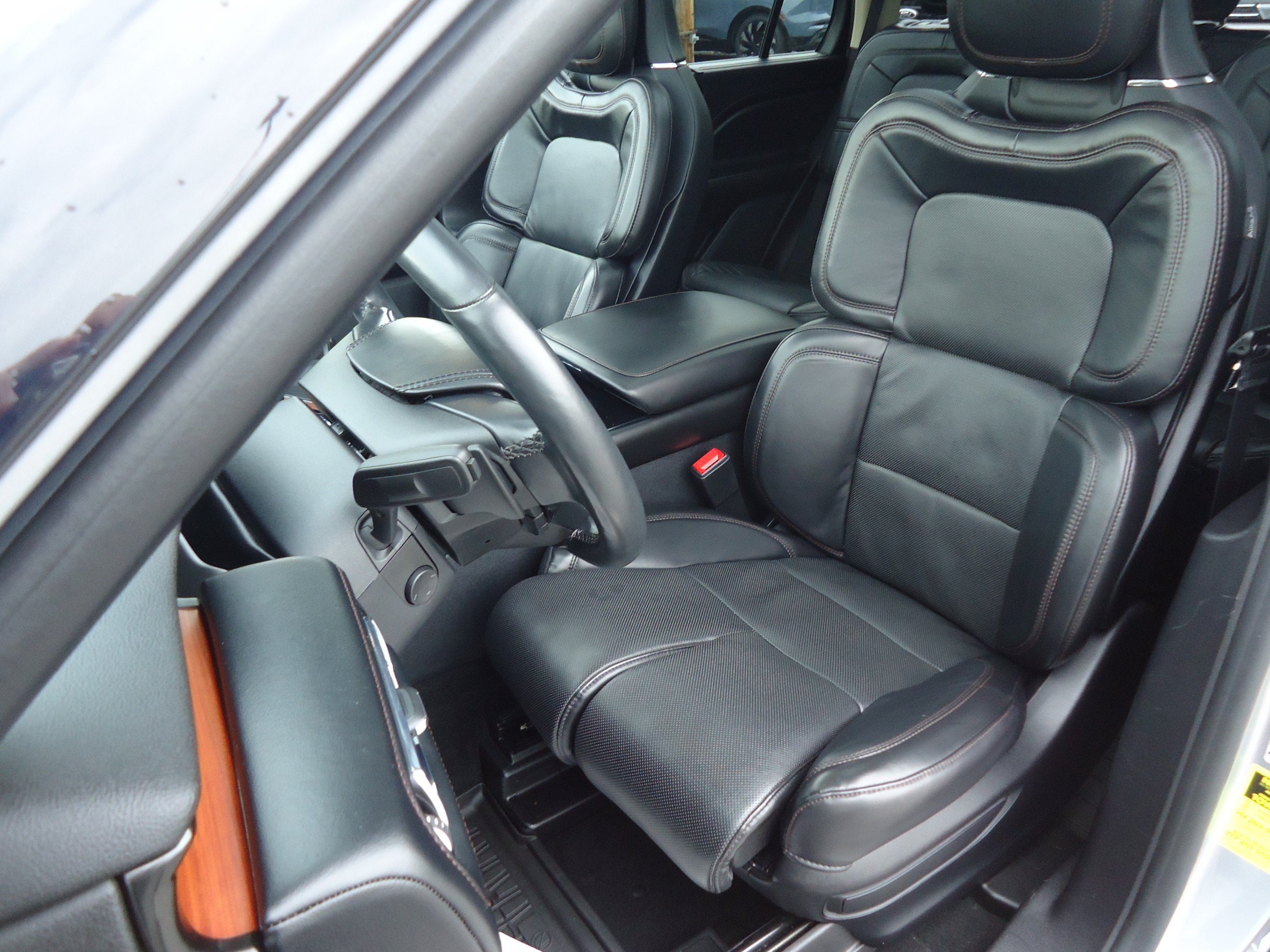 Used 2021 Lincoln Aviator Grand Touring w/ Equipment Group 302A AWD/4WD image 25