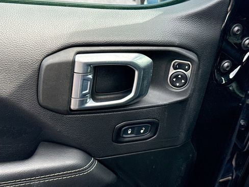 Used 2022 Jeep Wrangler Unlimited Sahara w/ Cold Weather Group image 19