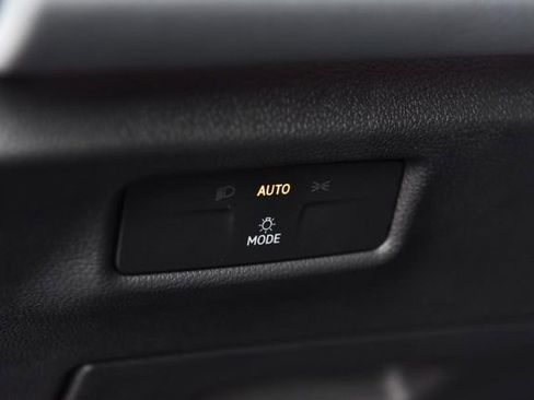 New 2026 Volkswagen Tiguan SE AWD/4WD image 11