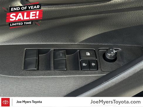 Used 2025 Toyota Corolla LE image 21