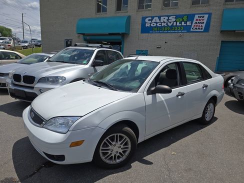 Used 2007 Ford Focus SE FWD image 3