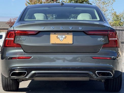 Used 2022 Volvo S60 B5 Momentum w/ Premium Package image 4