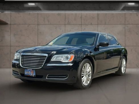 Used 2014 Chrysler 300 AWD image 3
