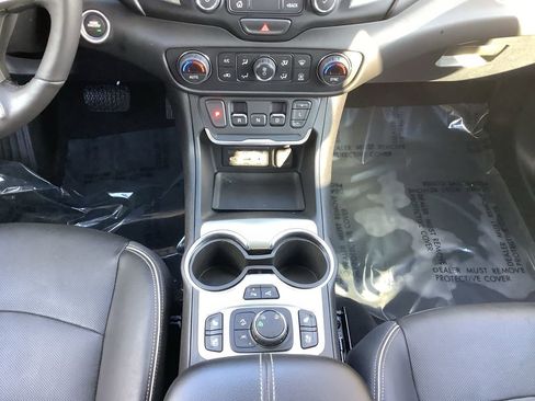 Used 2019 GMC Terrain Denali w/ Advanced Safety Package image 17