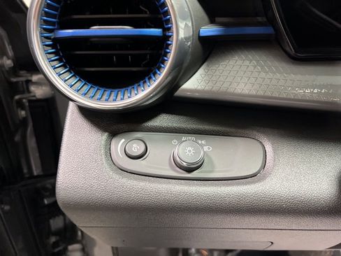 Used 2025 Chevrolet Trax LT w/ LT Convenience Package image 22