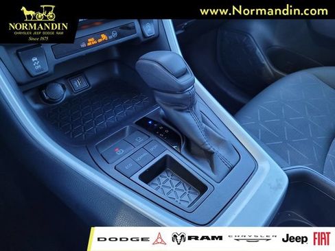 Used 2025 Toyota RAV4 XLE FWD image 12