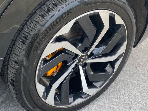 Used 2023 Audi e-tron Premium Plus w/ Premium Plus Package image 23