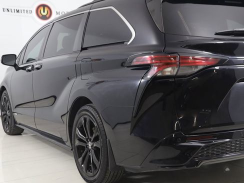 Used 2021 Toyota Sienna XSE image 24