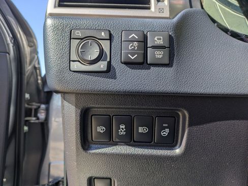Used 2023 Lexus GX 460 Luxury w/ Sport Design Package AWD/4WD image 25