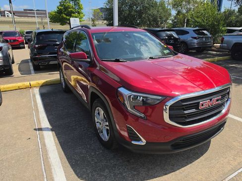 Used 2020 GMC Terrain SLE w/ Driver Convenience Package FWD image 3