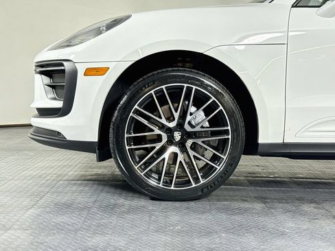 Certified 2025 Porsche Macan AWD/4WD image 31
