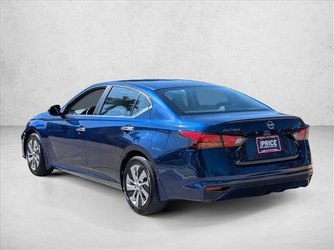 Used 2024 Nissan Altima 2.5 S FWD image 8