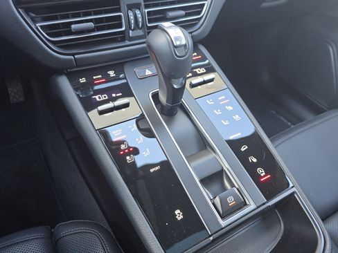 Certified 2025 Porsche Macan image 26