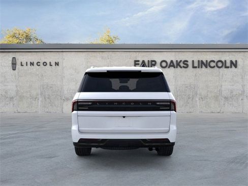 New 2025 Lincoln Navigator Reserve image 5