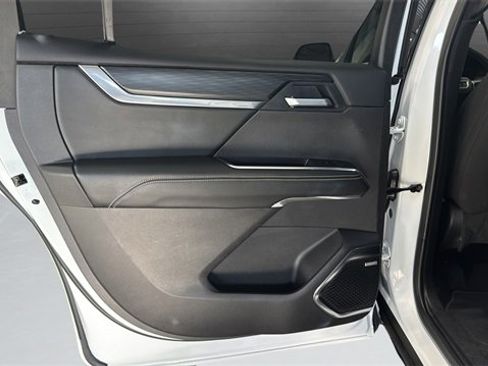 Used 2025 GMC Acadia Elevation image 36