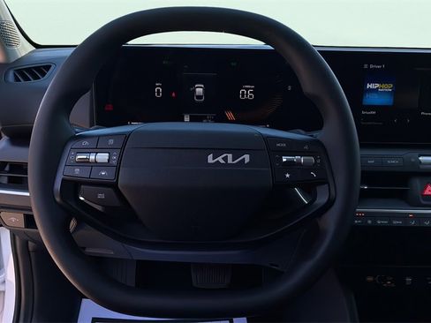 Certified 2025 Kia K4 image 17