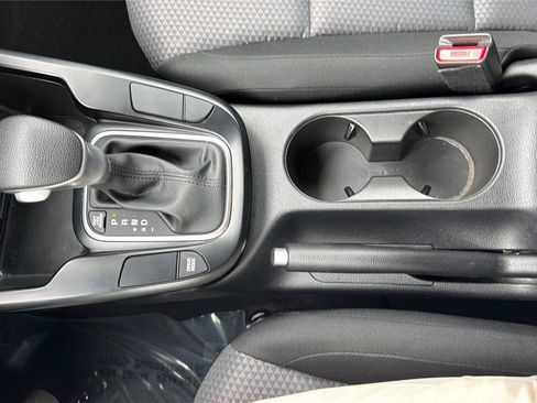 Used 2025 Kia Soul LX w/ LX Technology Package FWD image 19