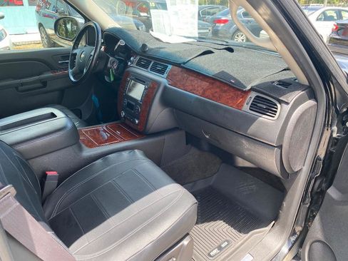 Used 2013 Chevrolet Suburban LTZ RWD image 22