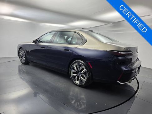 Certified 2023 BMW i7 xDrive60 AWD/4WD image 6