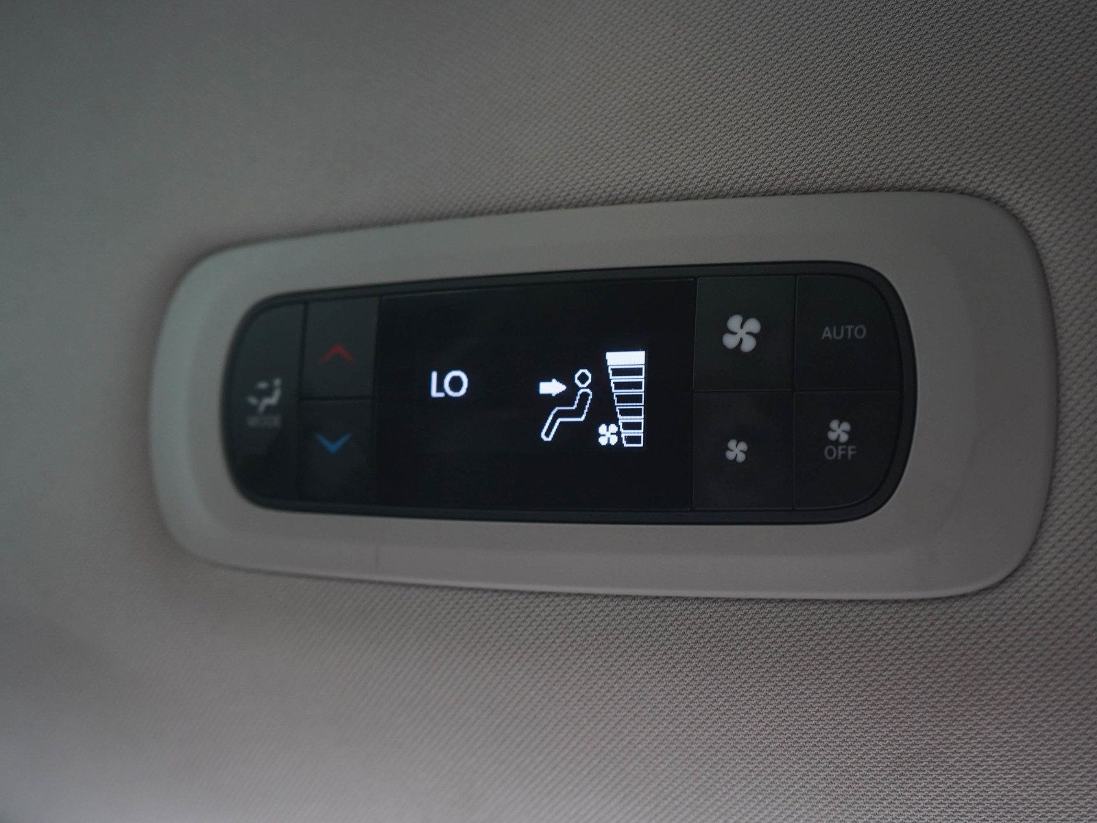 Used 2023 Chrysler Pacifica Touring-L FWD image 17