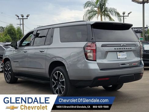 Used 2024 Chevrolet Suburban RST RWD image 13