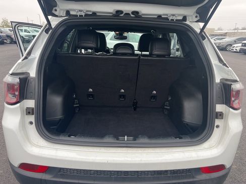 Used 2024 Jeep Compass Latitude image 11