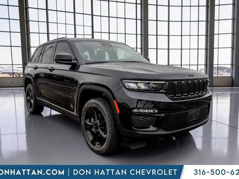 Used 2023 Jeep Grand Cherokee Limited w/ Black Appearance Package AWD/4WD image 40