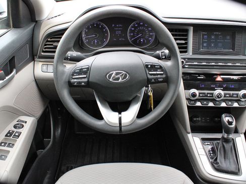 Used 2020 Hyundai Elantra SE w/ Cargo Package (C1) FWD image 13