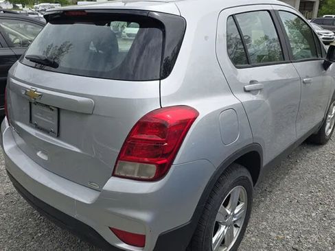 Used 2018 Chevrolet Trax LS AWD/4WD image 3