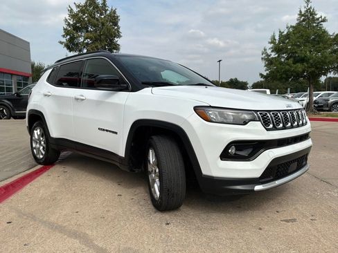 Used 2025 Jeep Compass Limited AWD/4WD image 4