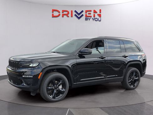 New 2025 Jeep Grand Cherokee Limited w/ Luxury Tech Group II image 1