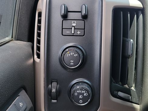 Used 2017 GMC Sierra 2500 Denali w/ Duramax Plus Package AWD/4WD image 16