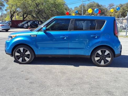 Used 2016 Kia Soul + w/ Designer's Package FWD image 4