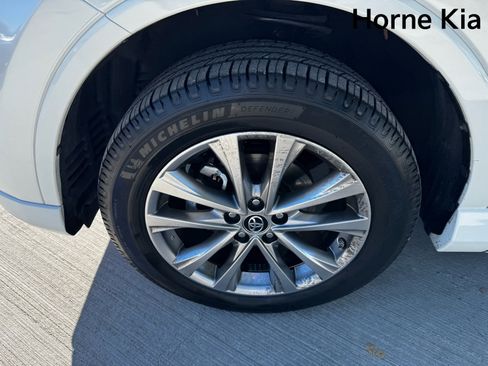 Used 2017 Toyota RAV4 Platinum image 8