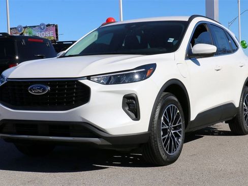 New 2025 Ford Escape SE image 1