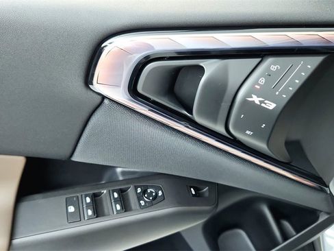 Used 2025 BMW X3 xDrive30i w/ Premium Package image 30