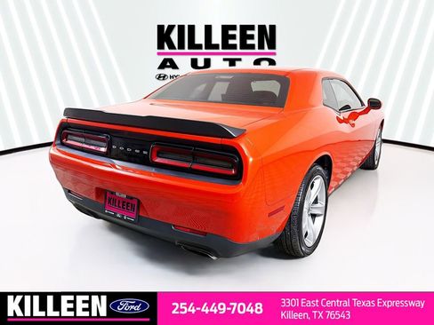 Used 2017 Dodge Challenger R/T image 4