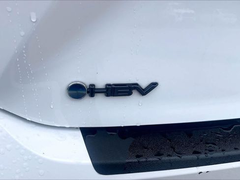 Used 2025 Toyota Camry SE w/ Convenience Package image 30