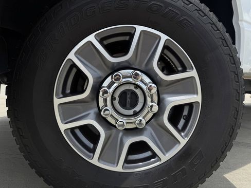 Used 2024 Ford F250 Lariat AWD/4WD image 9